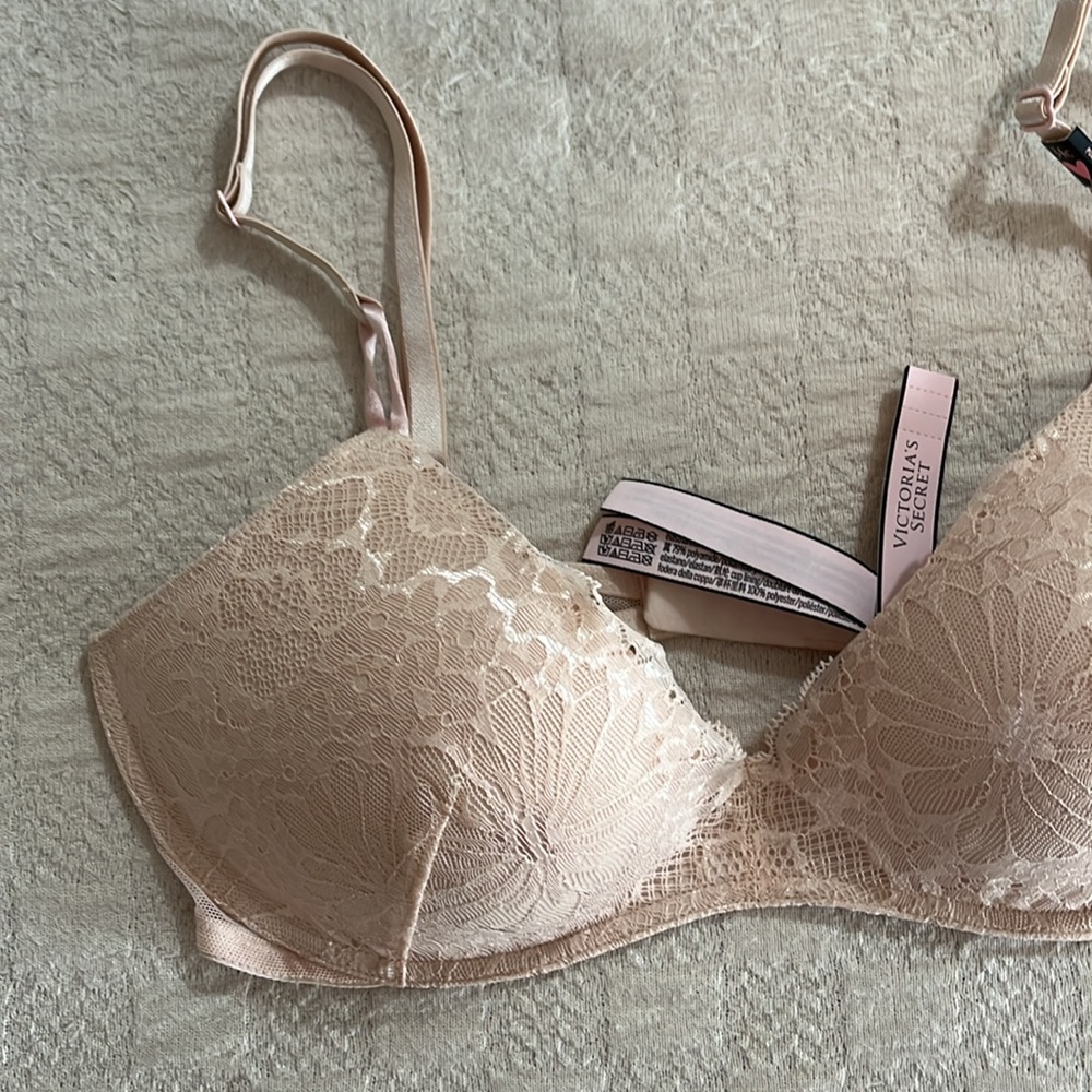 NWT Victoria’s Secret Wireless Push Up Bra - Picture 5 of 9